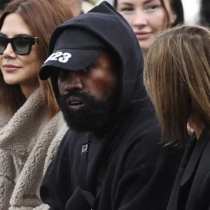 Kanye Westet 250 millió dollárra perlik
