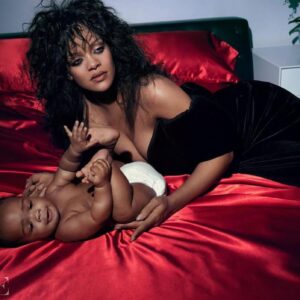 Rihanna csodálatos családjával a brit Vogue címlapján